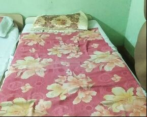 Tamil grils hand job to har boyfriend and show her boobs